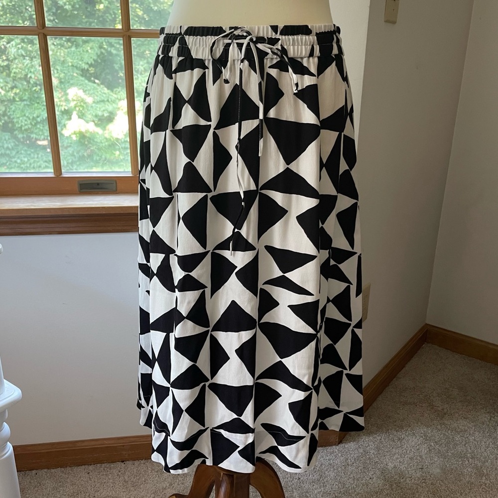 Loft Geometric Black & White Midi Skirt